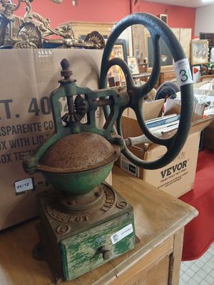 an old machine that is sitting on top of a table