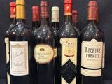 six bouteilles de vin sont alignées sur un fond noir
