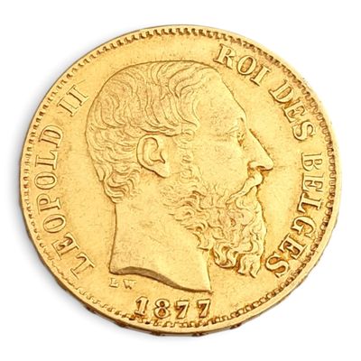 gros plan d'une pièce d'or sur laquelle figure le visage d'un homme