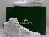 Baskets montantes blanches Lacoste avec des lacets sur la semelle
