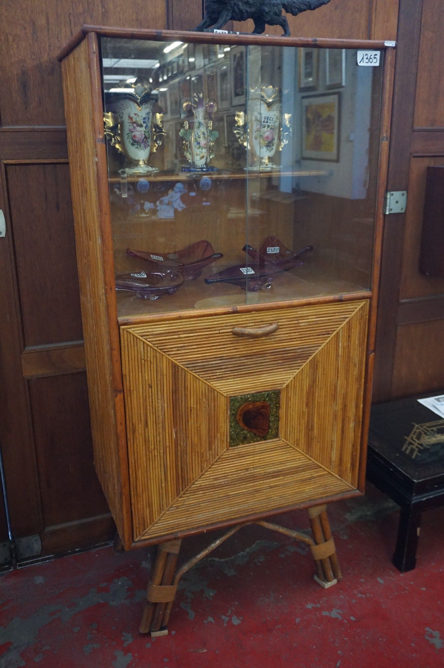 Meuble bar vintage en bambou et rotin - années 60 - orné d'u…