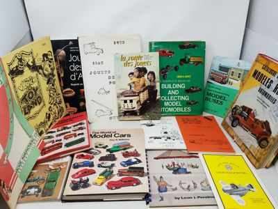 16 ouvrages anciens sur les jouets et voitures miniatures, d…
