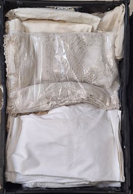 un vêtement se trouvant dans un bagage ouvert