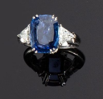 Bague ovale en saphir et diamant