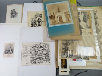 beaucoup de vieux livres posés sur une table, avec des images dessus