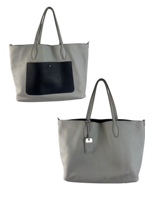 une paire de deux sacs à main gris et noirs sur fond blanc