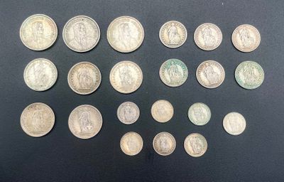 l'image d'un paquet de pièces de monnaie posé sur une table