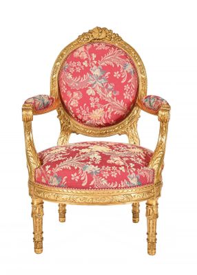 537 Fauteuil à dossier médaillon à la reine en bois sculpté …