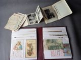 beaucoup de vieilles cartes et de vieux papiers sur la table