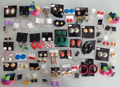 lot de 65 paires de boucles d'oreille