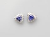 a pair of tan and white diamond earrings