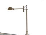 une image représentant une lampe posée sur un miroir