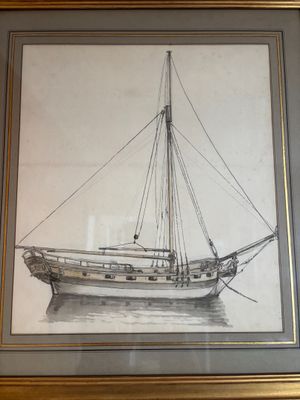dessin d'un voilier dans un cadre doré accroché au mur