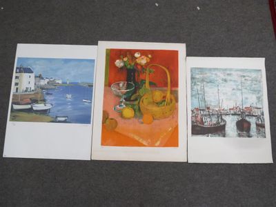 trois cartes représentant des bateaux, posées par terre