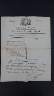 un vieux document sur lequel figure la photo d'un homme