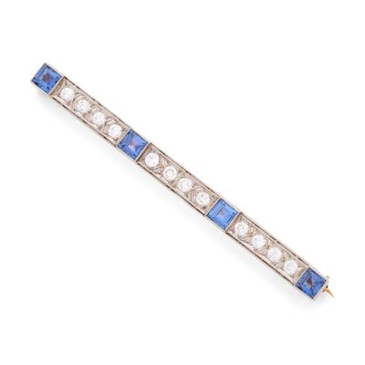 une broche-barre Art déco en saphir et diamants