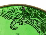 un bol vert orné d'un motif