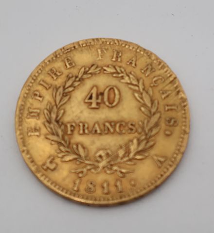 Une pièce de monnaie en or à valeur faciale de quarante Francs 18...