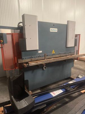 an image of a machine that is sitting in a warehouse