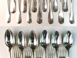 a lot of spoons and spoon spoons that are on the table