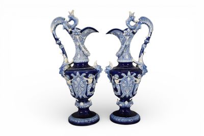 Paire d'aiguières en faïence à décor de grotesques. - Photo 1