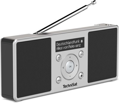 une radio posée sur une table