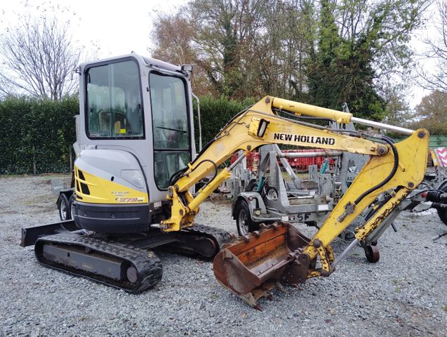 Mini pelle NEW HOLLAND E27,2 S R cabine, 2T700. 6262 heures. Avec...
