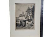 un vieux dessin représentant un pont enjambant une rivière, avec un bâtiment en arrière-plan