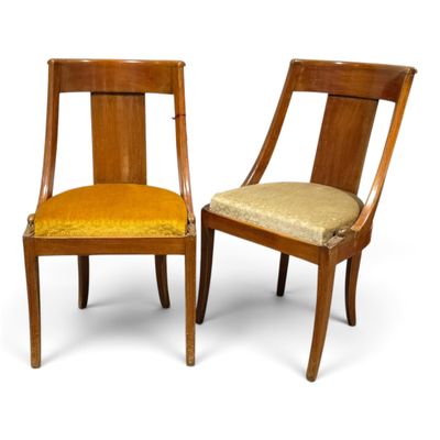 paire de chaises avec dossier et assise rembourrés