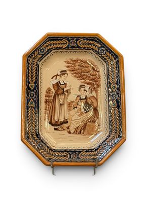 une assiette avec la photo d'une femme et d'un homme