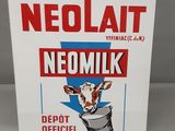 un panneau sur lequel est écrit « Neolait Nemik » et qui représente une vache