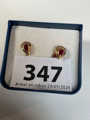 Paire de boutons d'oreille en or jaune 18K formant une goutt…
