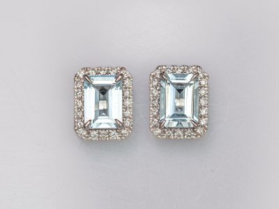 une paire de boucles d'oreilles en aigue-marine et diamants
