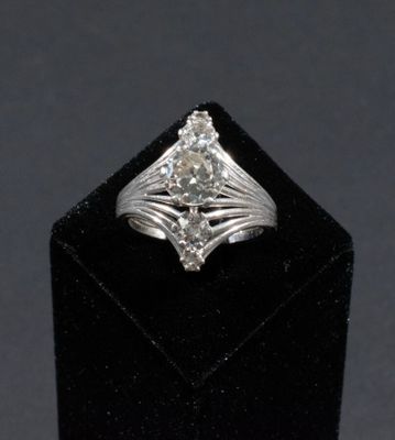 Bague Diamants Vintage. Bague Casque en fils d'or gris 750/°…