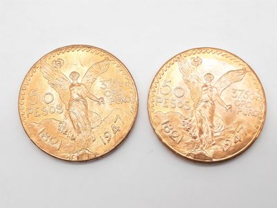 deux pièces d'or, l'une représentant une femme et l'autre un homme