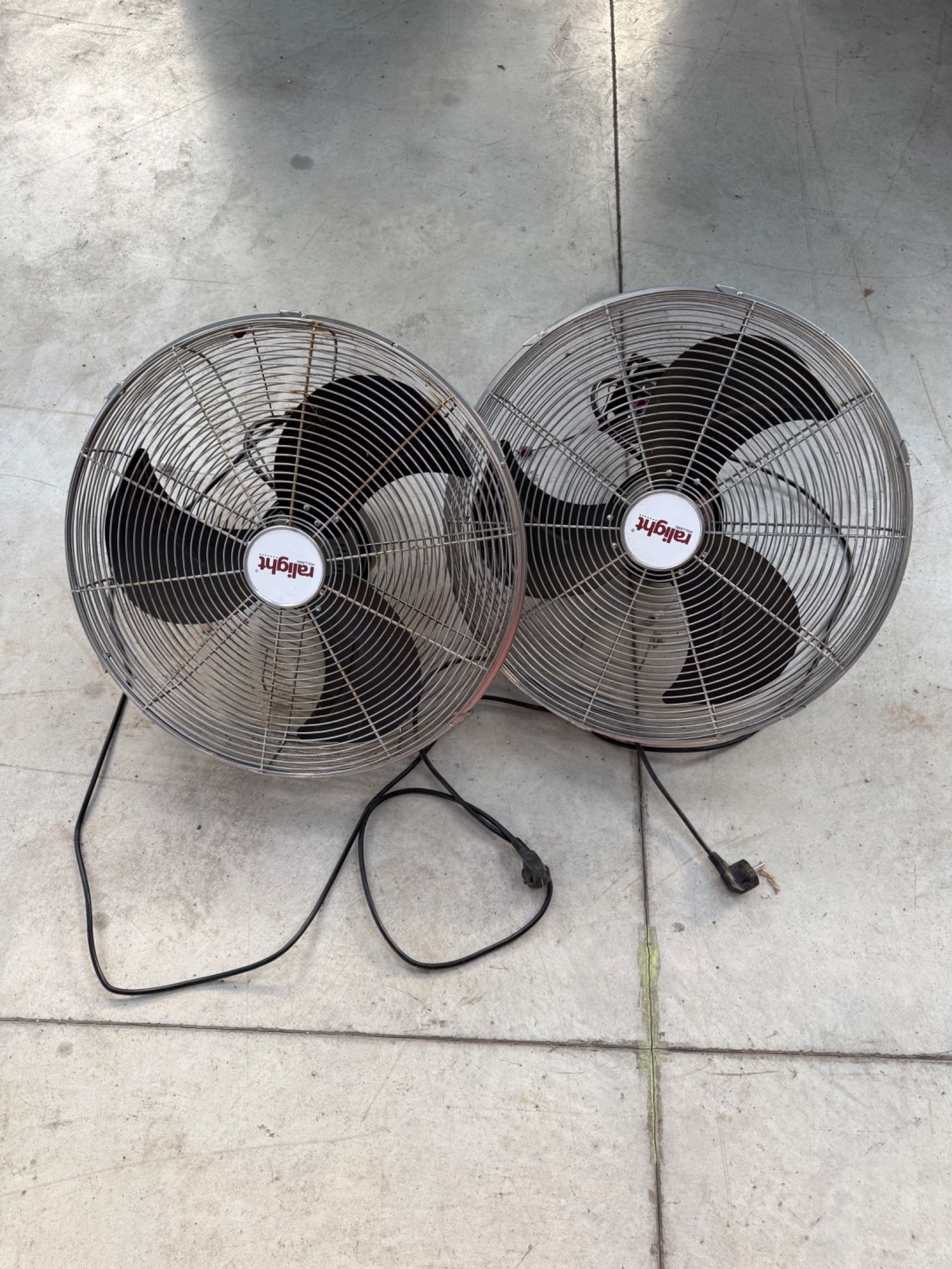 2 grands ventilateurs
