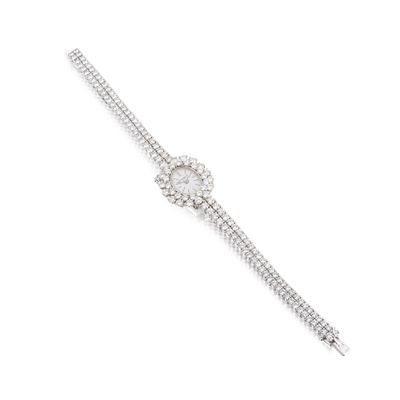 un bracelet en diamants et en or blanc