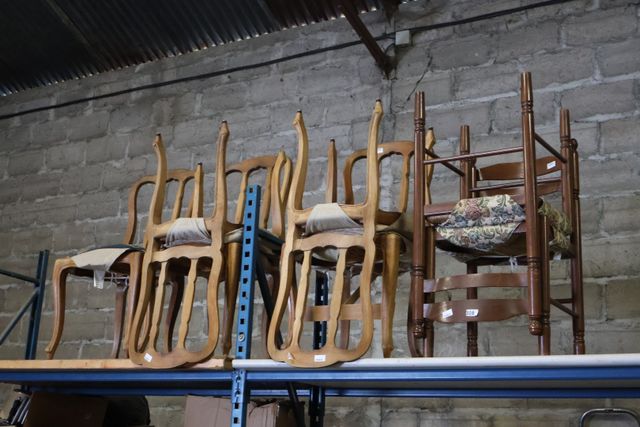 Important lot de chaises diverses (environ 25), paire de bergères...