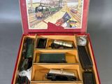 une boîte contenant un train sur une table