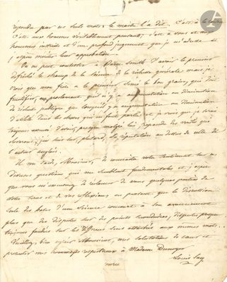 un vieux document écrit posé sur une table
