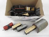 une boîte contenant tout un tas de petits trains