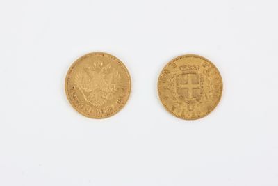 two gold coins, one of which is a sovereign and the other of which is a sovereign