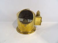 Boussole de marine en laiton munie d'une lampe latérale. (photo 3)