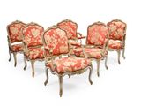 lot de six fauteuils sculptés et rembourrés de style Louis XV