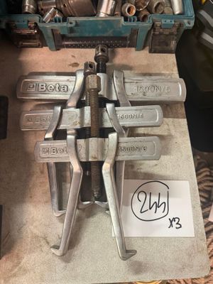 l'image d'une machine posée sur une table