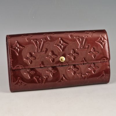 louis vuitti wallet purse in red patent