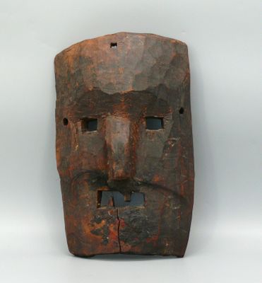 Masque de rituel shamanique en bois dur à belle patine sombr…