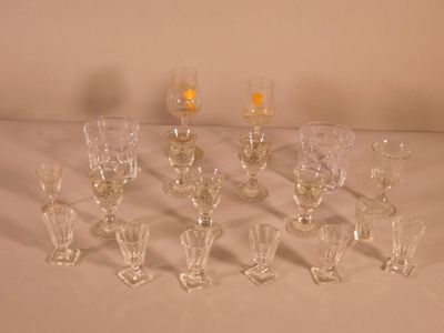 Bel ensemble de verres anciens et modernes en cristal et ver…