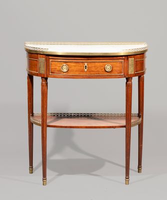 une image d'une petite table avec un plateau en marbre