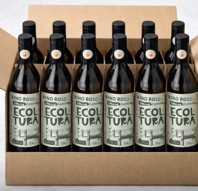six bouteilles de thé « ecolo » dans une boîte en carton